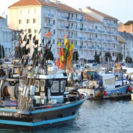 Pretty And Bright Studio With View On The Harbor Les Sables-d'Olonne Exterior photo